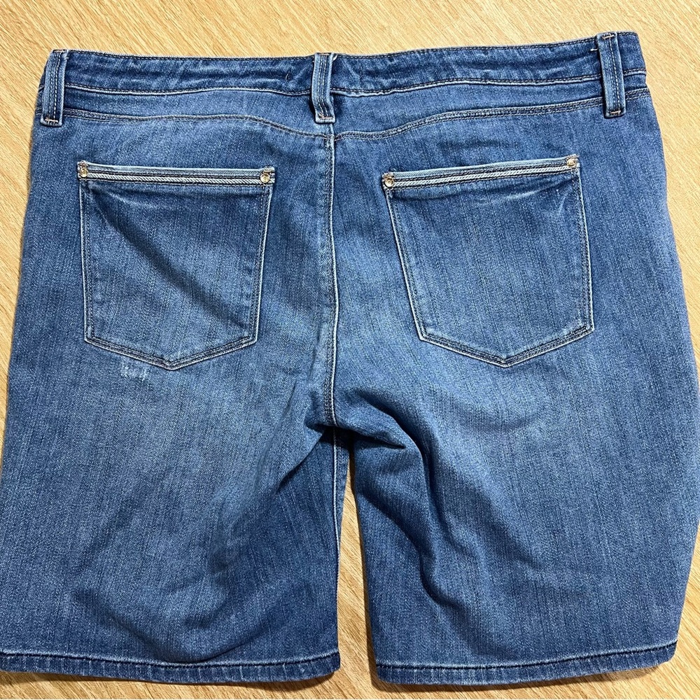 WHBM Girlfriend Denim Shorts Size 8 – Lightly Distressed Casual Summer - Picture 5 of 5